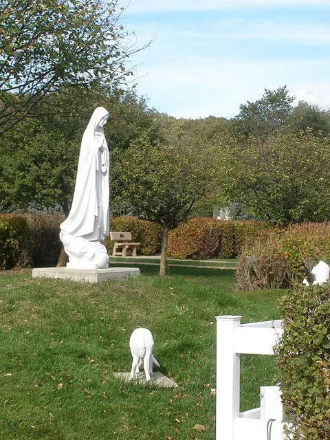 Estátua de Nossa Senhora de Fátima no santuário